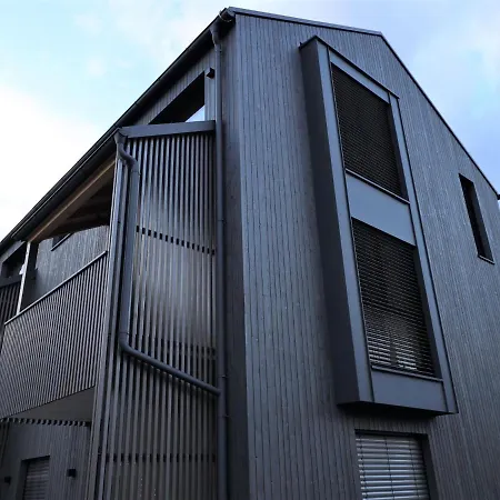 In Near Lift 公寓 *