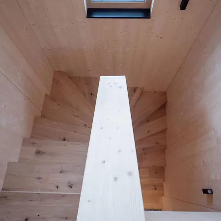 In Near Lift 公寓 *