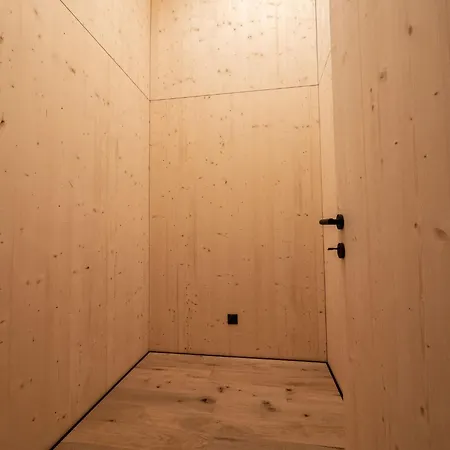 公寓 In Near Lift *